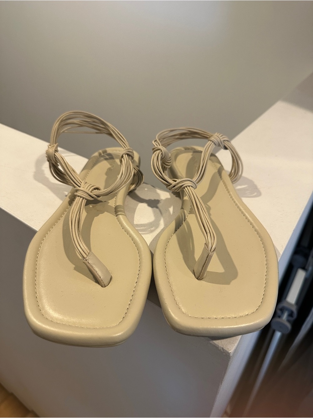 Vince Women’s Deja Knot Leather Thong Sandals
